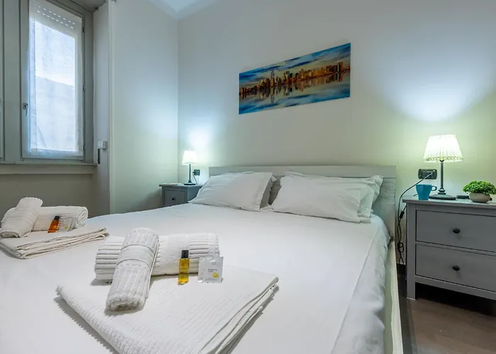 Апартаменты Sant' Ambrogio Flat