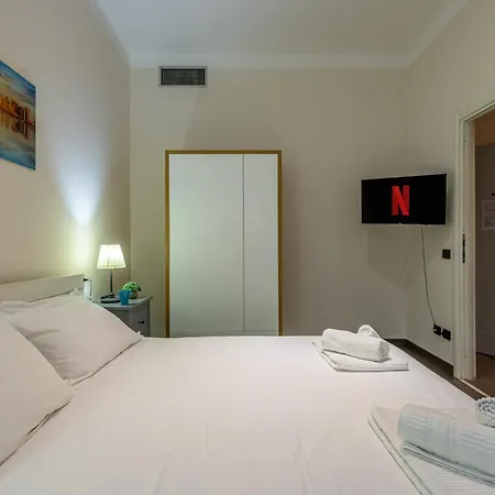 Sant' Ambrogio Flat 公寓